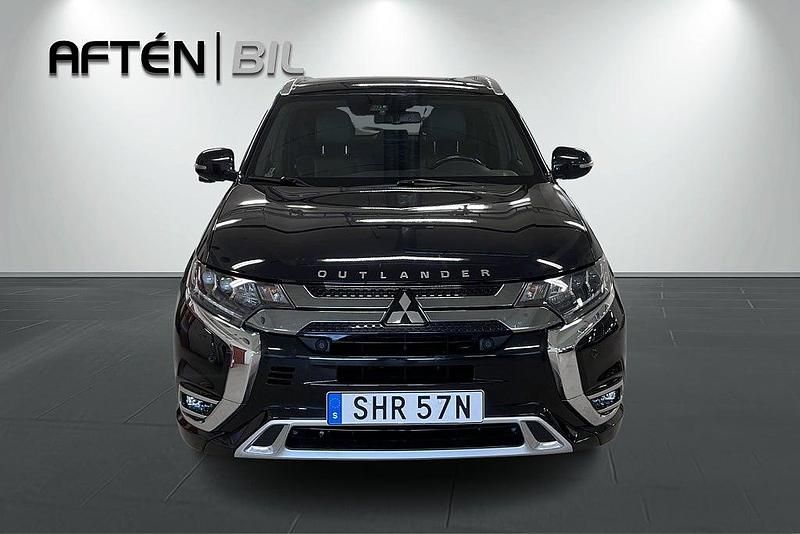 Begagnad Mitsubishi Outlander P-HEV 135 HK (99 kW) 2019 Svart SUV