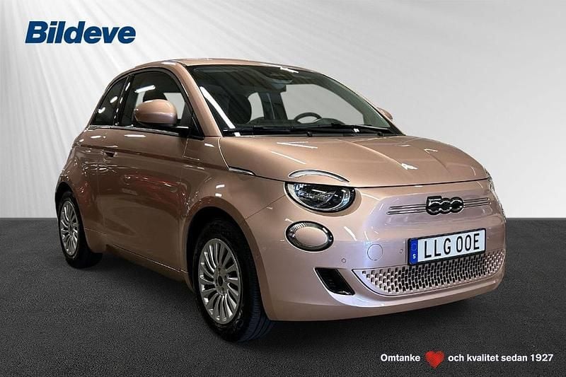 Begagnad Fiat 500e 88 kW (120 HK) 2023 Röd Halvkombi
