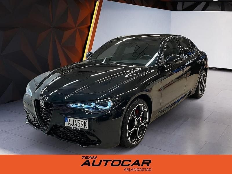 Svart Begagnad 2023 Alfa Romeo Giulia Competizione Sedan | 569 900 kr - Bild 1/4