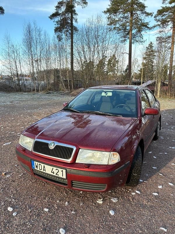 Begagnad 2004 Skoda Octavia Tour Halvkombi | 17 000 kr (Marknadspris) - Bild 1/4