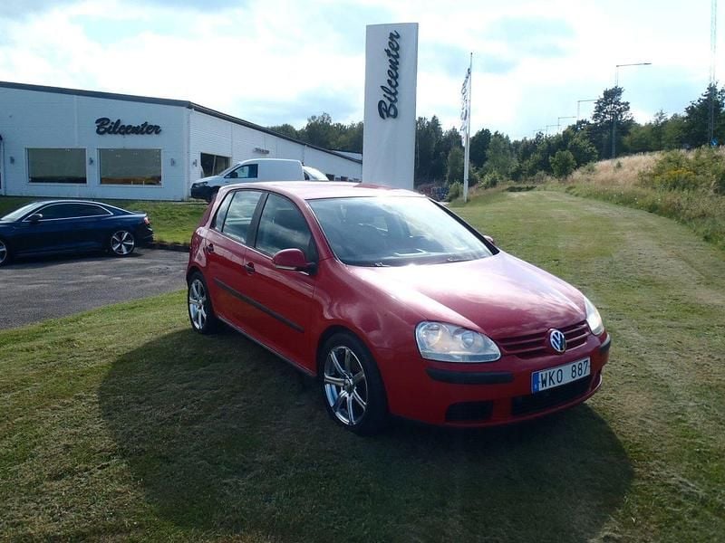 Röd Begagnad 2004 VW Golf IV Halvkombi | 32 500 kr (Marknadspris) - Bild 1/4