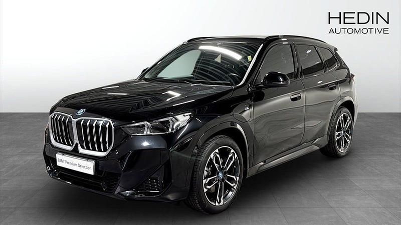 Svart Begagnad 2025 BMW X1 M Sport SUV | 548 700 kr - Bild 1/4
