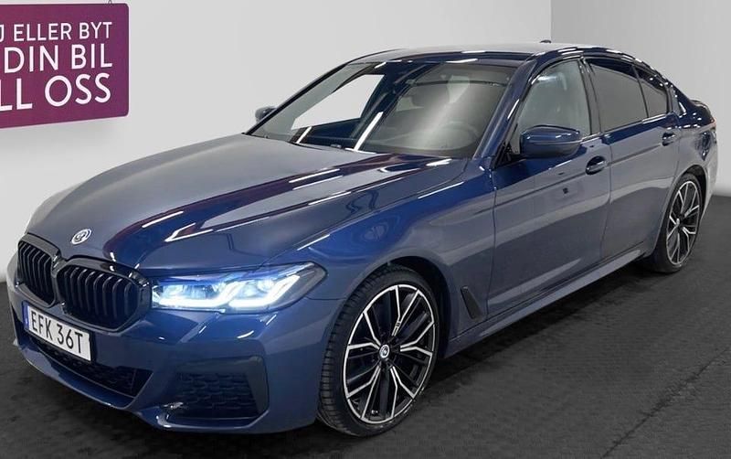 Begagnad 2023 BMW 520 Sedan | 439 900 kr (Marknadspris) - Bild 1/4