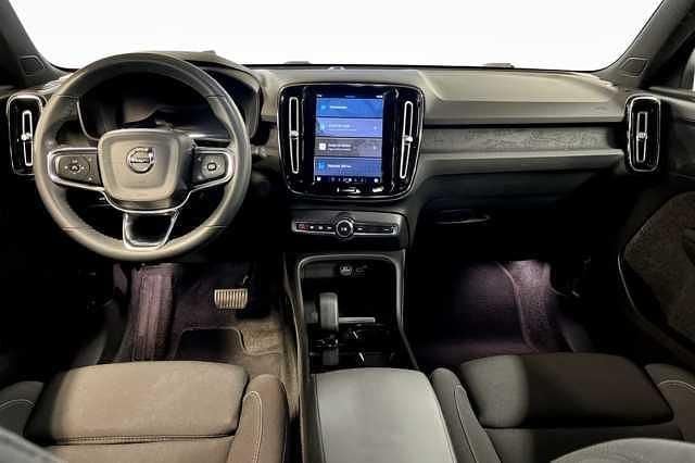 Begagnad Volvo XC40 Single Motor 175 kW (238 HK) 2023 Svart SUV