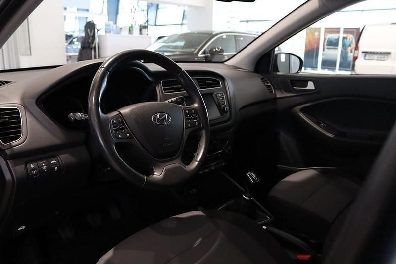 Begagnad Hyundai i20 101 HK (74 kW) 2019 Blå Halvkombi