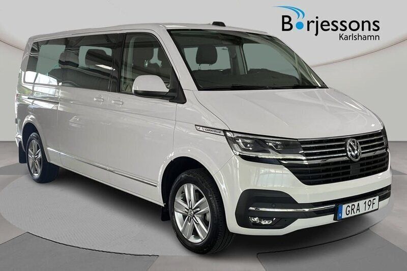 Vit Begagnad 2023 VW Caravelle Comfortline Minibuss | 499 000 kr (Marknadspris) - Bild 1/4