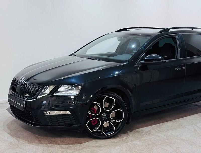 Begagnad Skoda Octavia RS 245 HK (180 kW) 2018 Svart Kombi