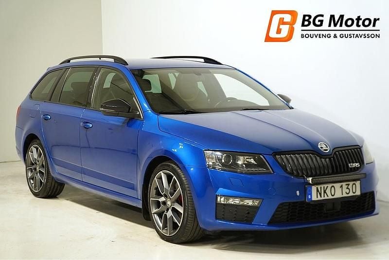 Blå Begagnad 2016 Skoda Octavia RS Kombi | 169 700 kr (Marknadspris) - Bild 1/3