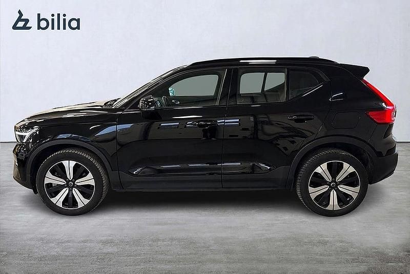 Begagnad Volvo XC40 Plus 175 kW (238 HK) 2022 Svart SUV