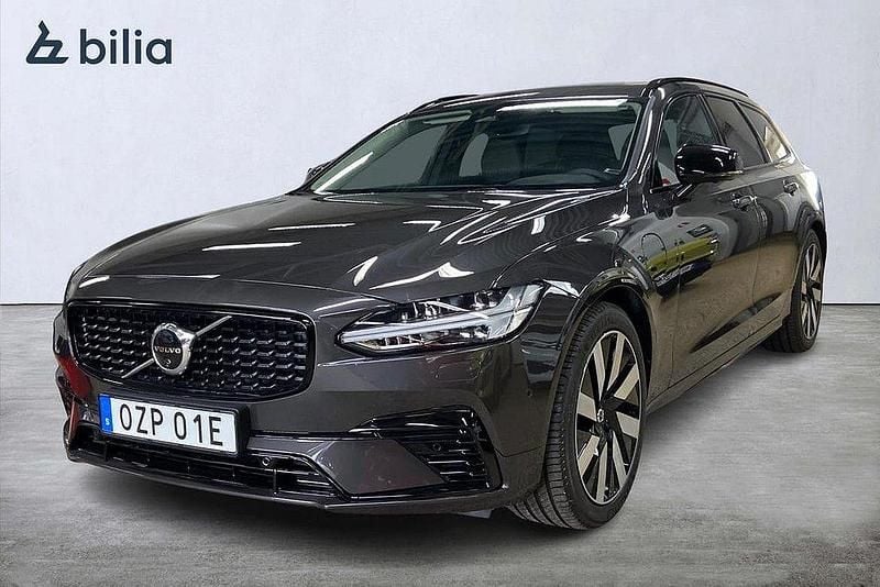 Grå Ny 2024 Volvo V90 Plus Kombi | 569 000 kr (Marknadspris) - Bild 1/3