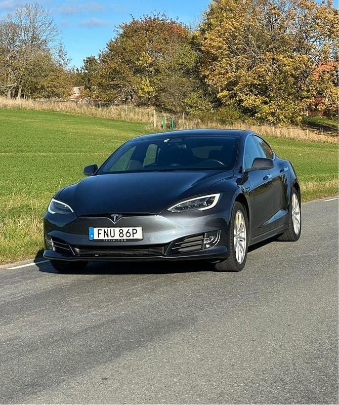Grå Begagnad 2020 Tesla Model S Long Range AWD Sedan | 280 000 kr (Superpris) - Bild 1/4