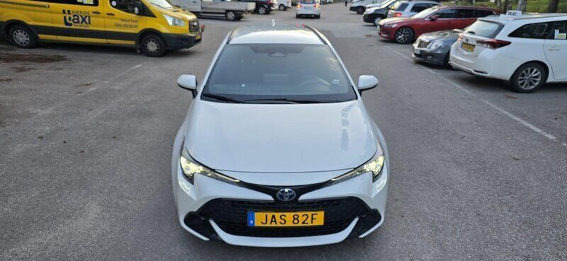 Vit Begagnad 2024 Toyota Corolla Active Kombi | 260 000 kr (Marknadspris) - Bild 1/4