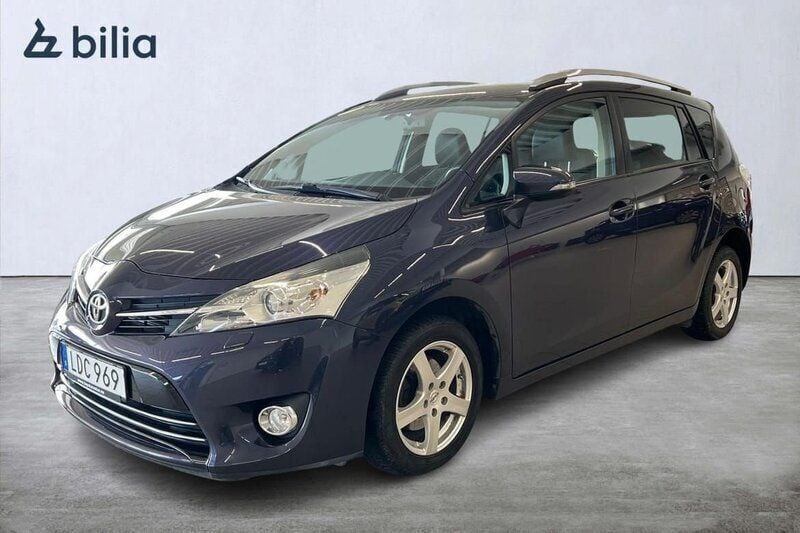 Lila Begagnad 2015 Toyota Verso Minibuss | 169 400 kr (Marknadspris) - Bild 1/3