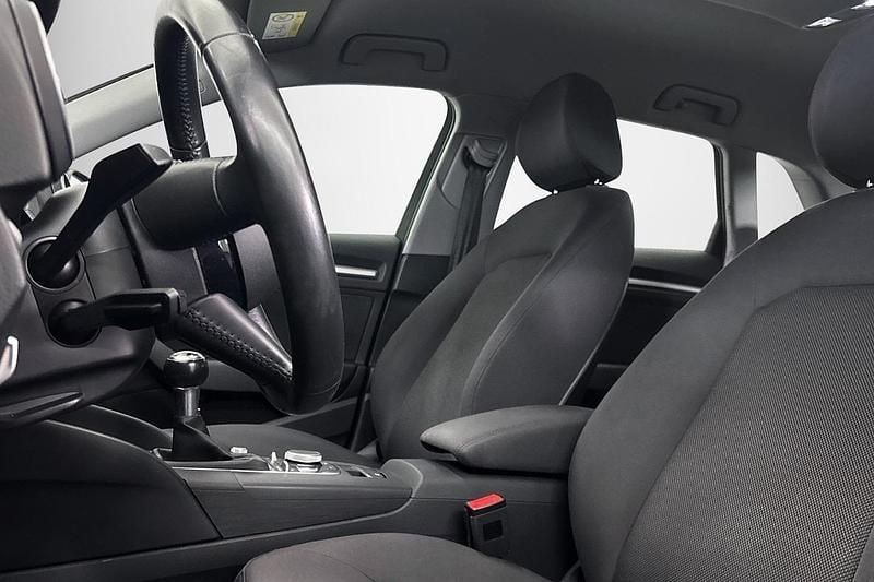 Begagnad Audi A3 151 HK (111 kW) 2020 Svart Halvkombi