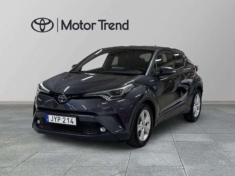 Grå Begagnad 2019 Toyota C-HR Executive SUV | 239 000 kr (Marknadspris) - Bild 1/4