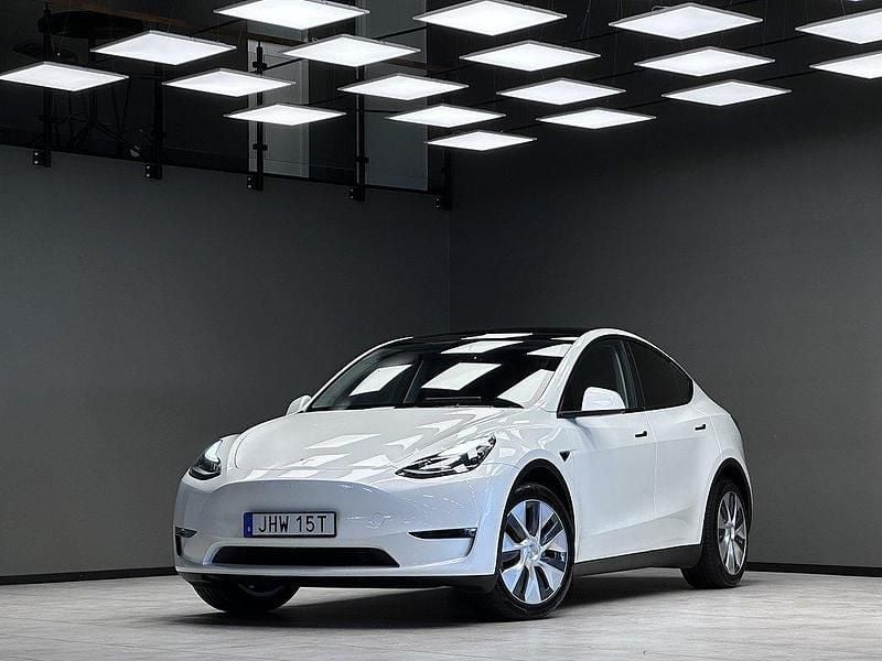 Vit Begagnad 2023 Tesla Model Y Long Range SUV | 399 900 kr (Superpris) - Bild 1/3