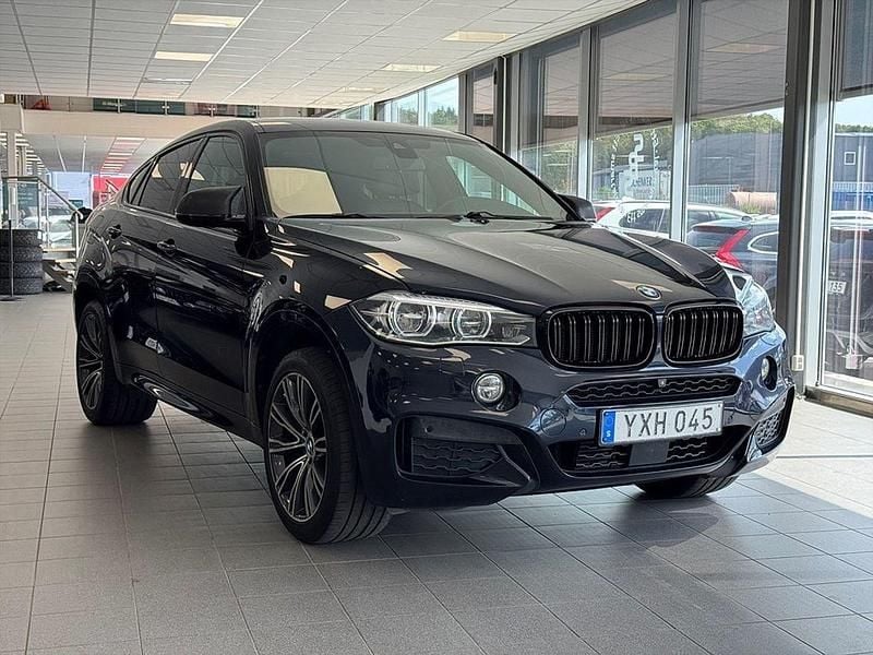 Mörkblå (blå) Begagnad 2018 BMW X6 M Sport SUV | 429 900 kr - Bild 1/3