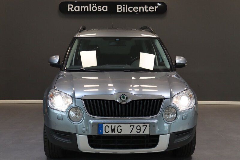 Begagnad Skoda Yeti Experience 105 HK (77 kW) 2010 Silver SUV