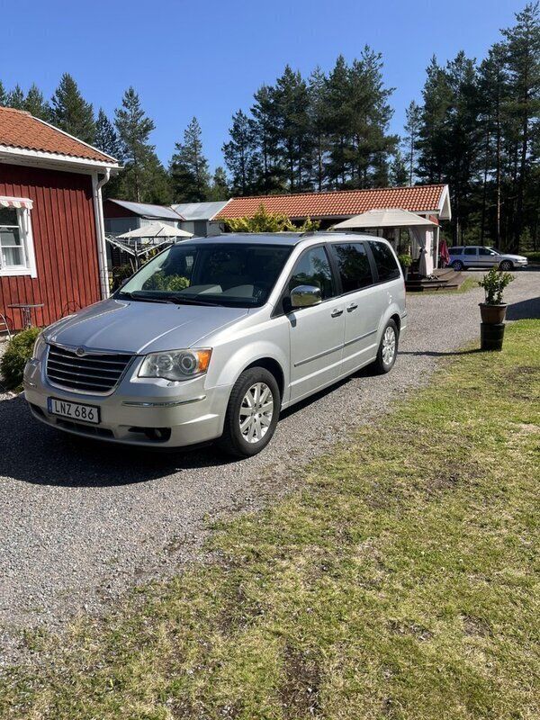 Grå Begagnad 2010 Chrysler Grand Voyager Minibuss | 69 000 kr (Marknadspris) - Bild 1/4