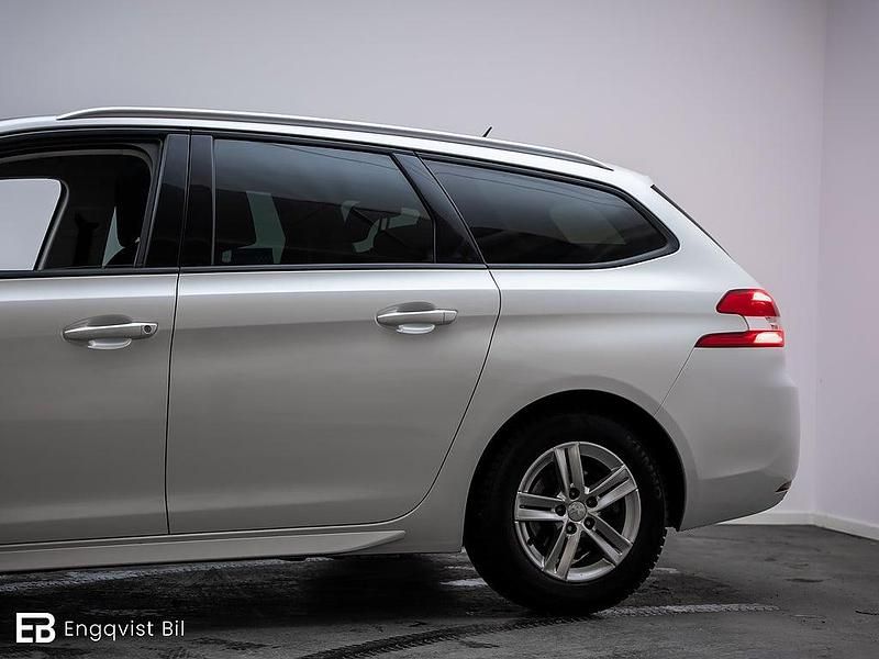 Begagnad Peugeot 308 SW Style 120 HK (88 kW) 2016 Vit Kombi