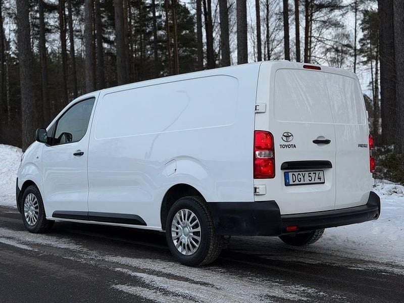 Begagnad Toyota Proace 144 HK (105 kW) 2021 Vit Minibuss