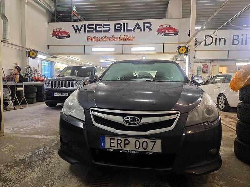 Mörkgrå Begagnad 2010 Subaru Legacy Kombi | 79 900 kr (Bra pris) - Bild 1/4