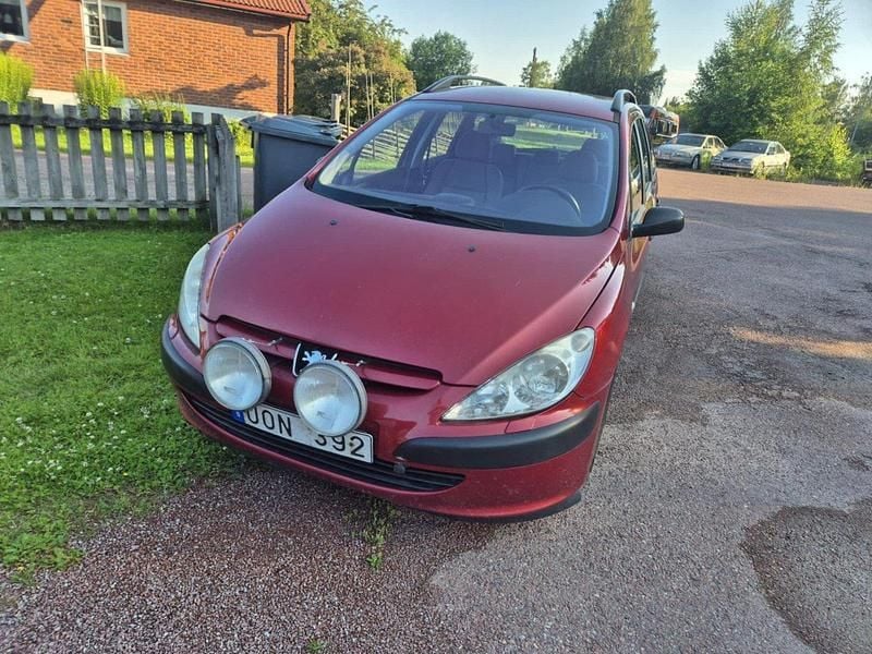 Röd Begagnad 2004 Peugeot 307 Kombi | 24 900 kr (Marknadspris) - Bild 1/4