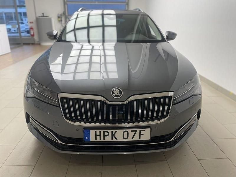 Begagnad Skoda Superb Style 200 HK (147 kW) 2022 Grå Kombi