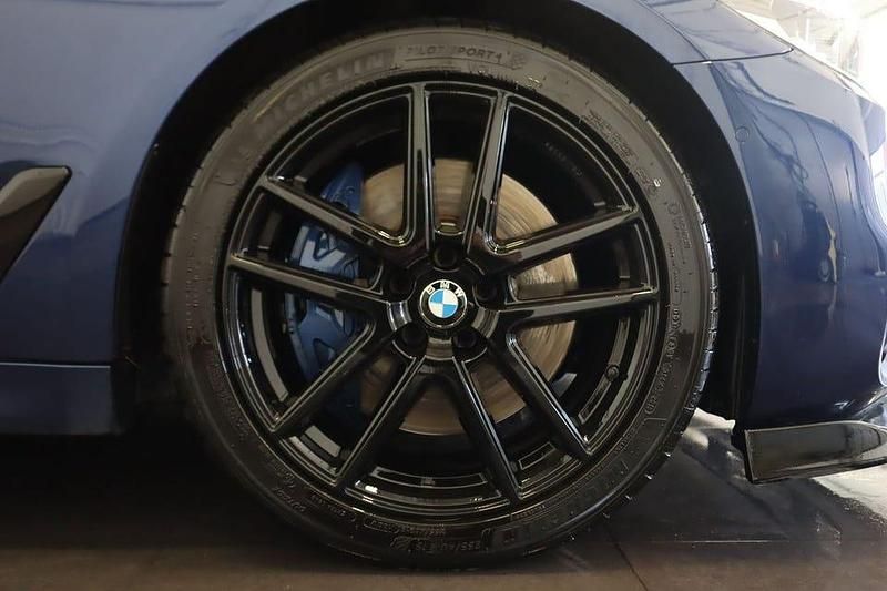 Begagnad BMW M550 463 HK (340 kW) 2017 Mörkblå (blå) Sedan