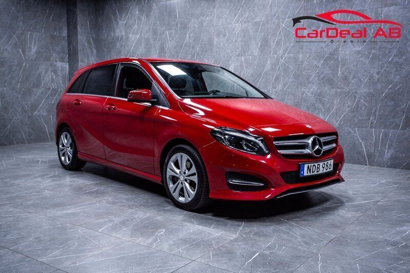 Röd Begagnad 2016 Mercedes B180 Urban Minibuss | 109 800 kr (Bra pris) - Bild 1/4