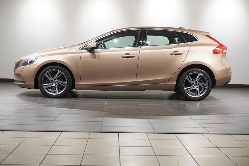 Begagnad Volvo V40 Momentum 120 HK (88 kW) 2015 Okänd Kombi
