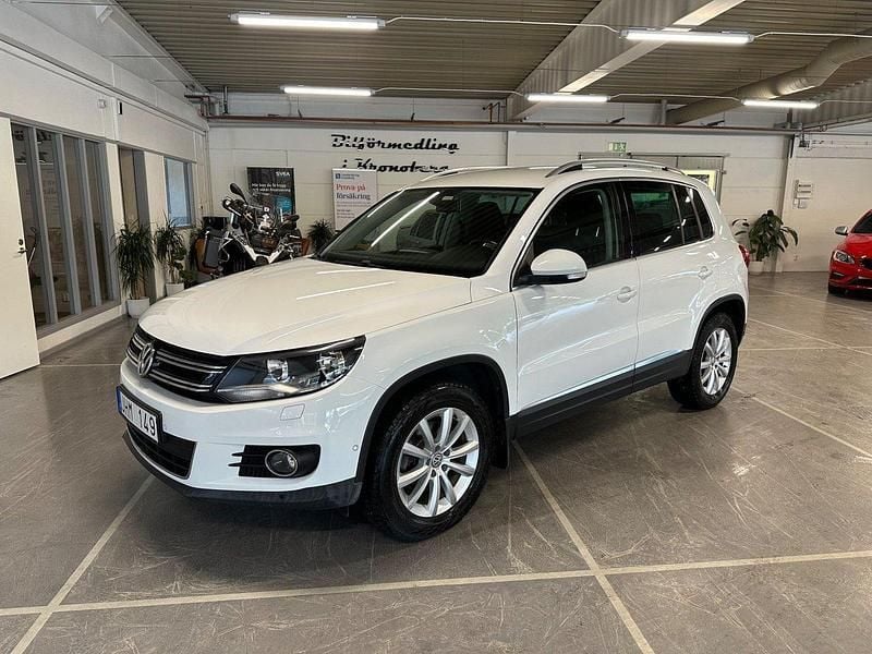 Vit Begagnad 2013 VW Tiguan SUV | 149 900 kr (Marknadspris) - Bild 1/4