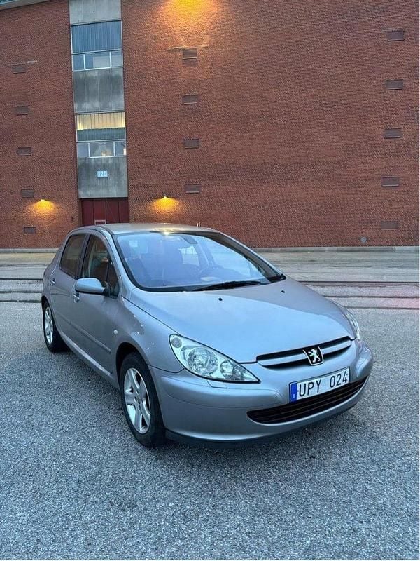 Begagnad 2004 Peugeot 307 Halvkombi | 17 000 kr (Marknadspris) - Bild 1/4