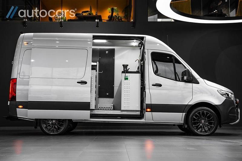 Grå Begagnad 2022 Mercedes Sprinter SE Van | 748 750 kr - Bild 1/4