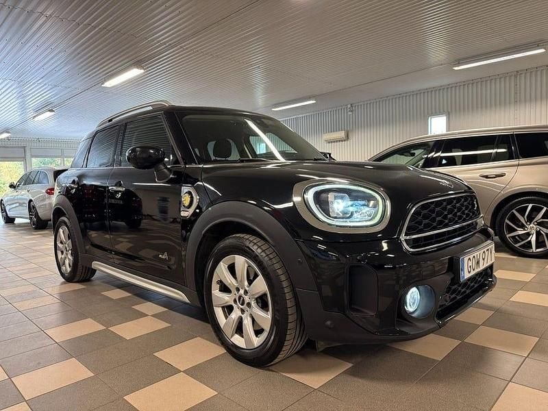 Svart Begagnad 2020 Mini Cooper Countryman SUV | 233 800 kr (Marknadspris) - Bild 1/4