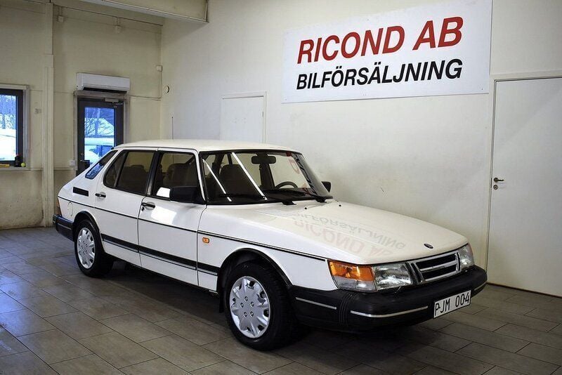 Vit Begagnad 1993 Saab 900 Halvkombi | 59 900 kr - Bild 1/4