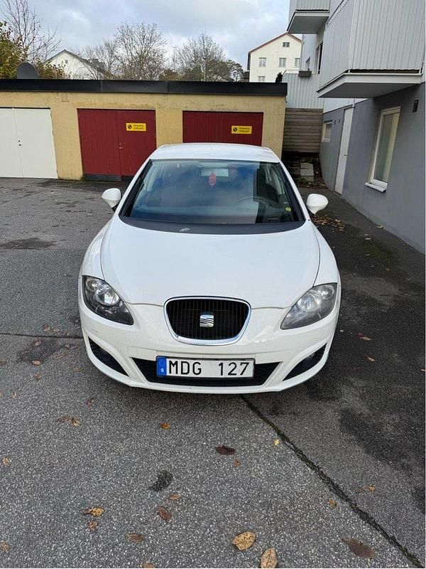 Vit Begagnad 2012 Seat Leon Style Halvkombi | 39 900 kr (Superpris) - Bild 1/4