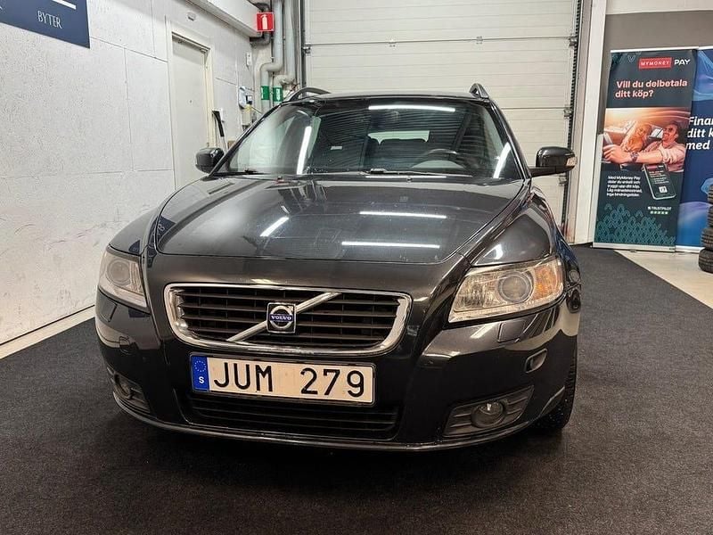 Begagnad Volvo V50 Momentum 125 HK (91 kW) 2009 Grå Kombi