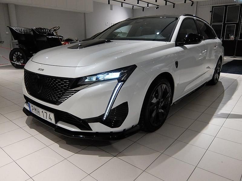 Vit Begagnad 2022 Peugeot 308 GT Kombi | 309 000 kr (Lite dyr) - Bild 1/4