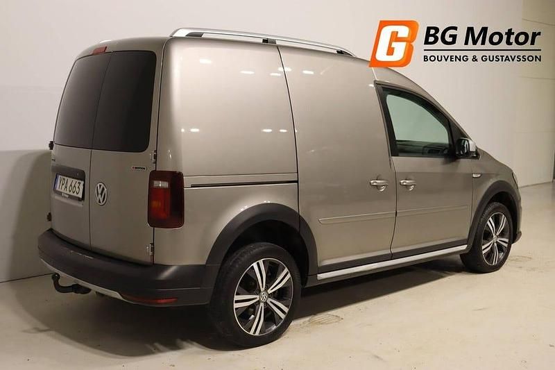 Begagnad VW Caddy 150 HK (110 kW) 2018 Brun Minibuss