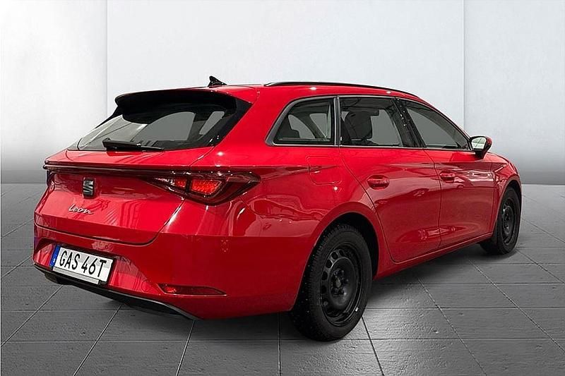 Begagnad Seat Leon ST Style 131 HK (96 kW) 2022 Röd Kombi
