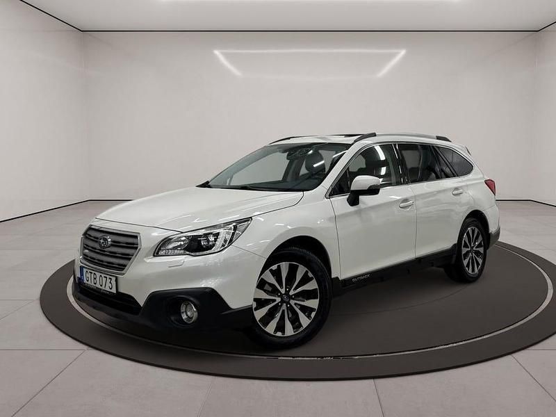 Vit Begagnad 2015 Subaru Outback Kombi | 144 900 kr (Lite dyr) - Bild 1/3