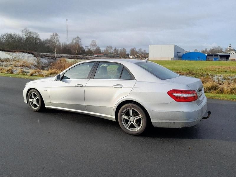 Silver Begagnad 2011 Mercedes 220 Sedan | 79 500 kr - Bild 1/4