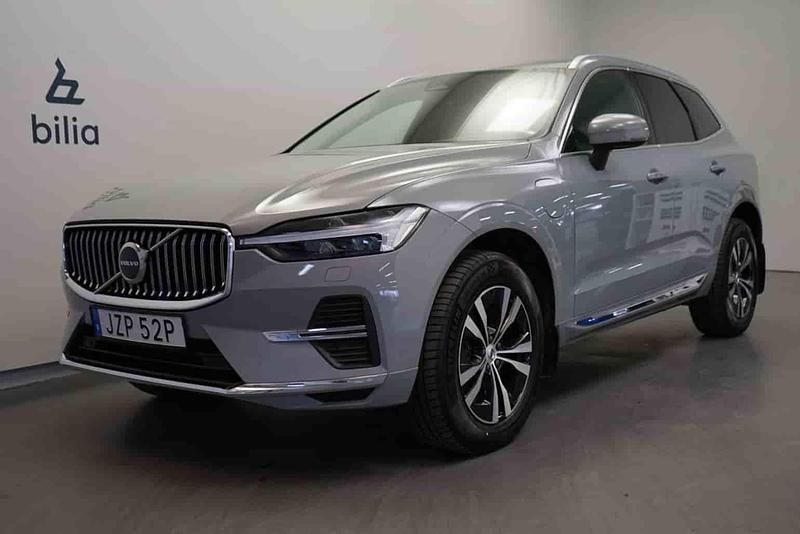 Grå Begagnad 2025 Volvo XC60 SUV | 519 500 kr (Marknadspris) - Bild 1/1