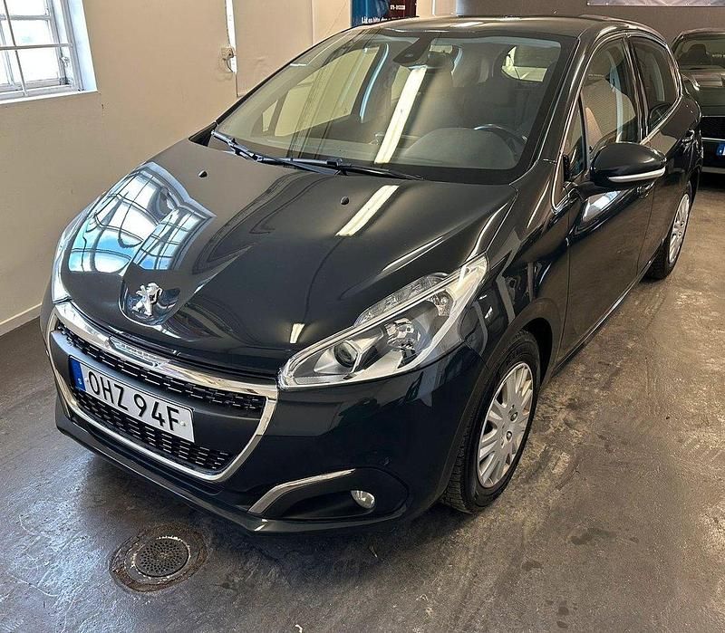 Grå Begagnad 2019 Peugeot 208 Halvkombi | 79 900 kr (Bra pris) - Bild 1/4