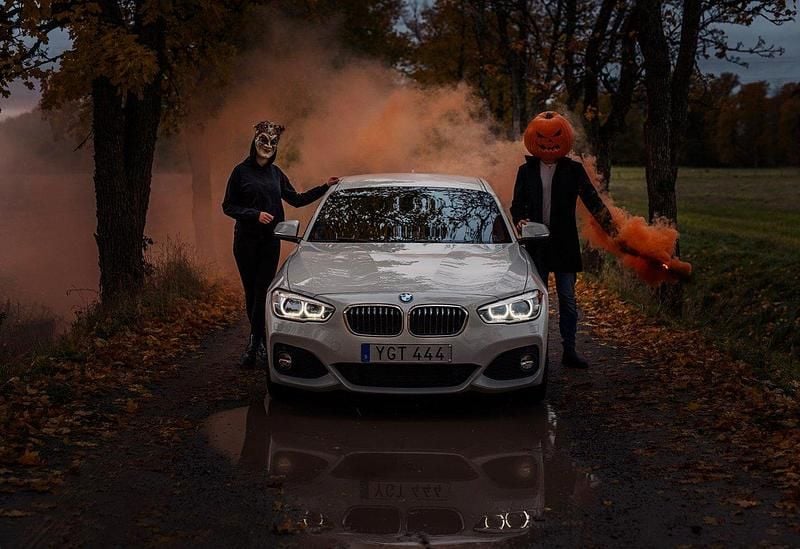 Vit Begagnad 2017 BMW 118 M Sport Halvkombi | 144 000 kr (Bra pris) - Bild 1/4