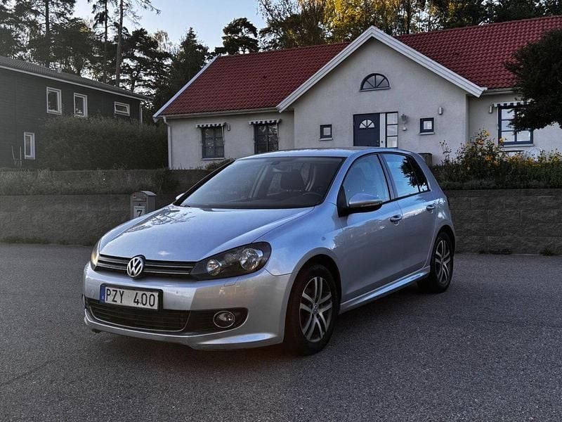Silver Begagnad 2012 VW Golf VII Halvkombi | 57 000 kr (Marknadspris) - Bild 1/4
