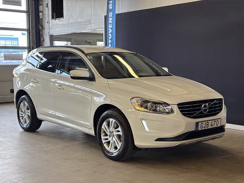 Vit (vit med klarlack) Begagnad 2014 Volvo XC60 Momentum SUV | 149 800 kr (Marknadspris) - Bild 1/4