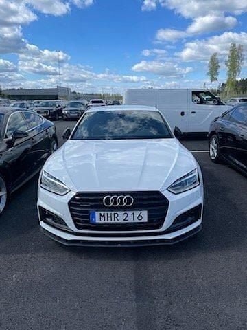 Vit Begagnad 2018 Audi A5 Sportkupé | 310 000 kr (Marknadspris) - Bild 1/4