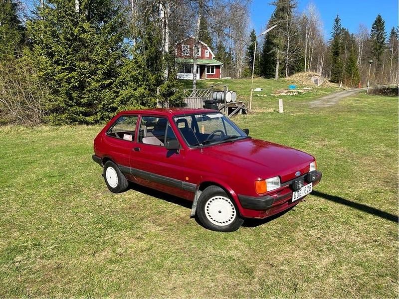 Begagnad 1987 Ford Fiesta Halvkombi | 20 000 kr - Bild 1/2
